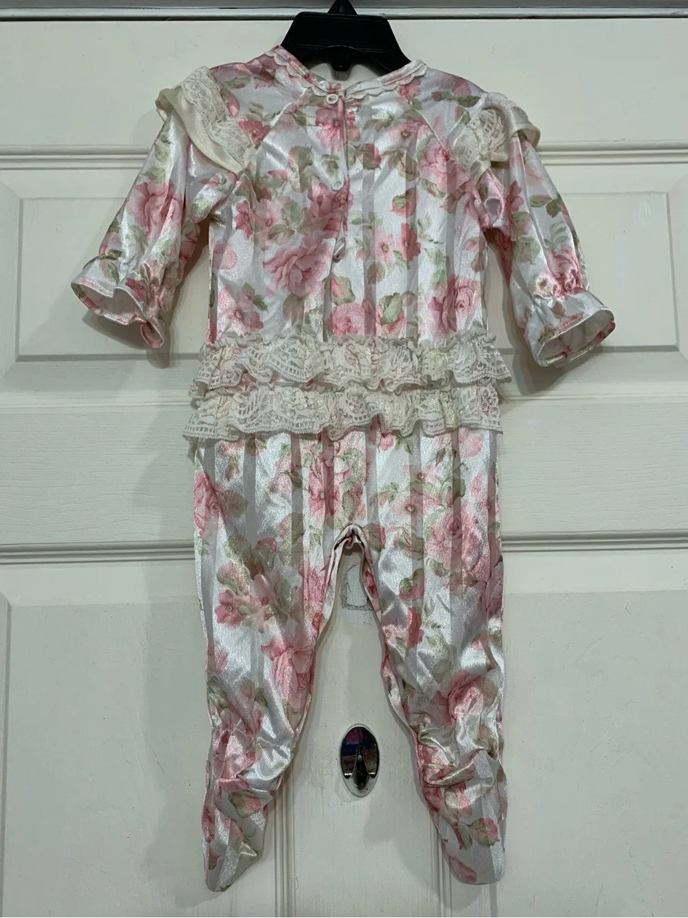 Vintage Edie Bee Girls Silky Pink & Ivory Floral & Lace 6mon Sleeper.       3641